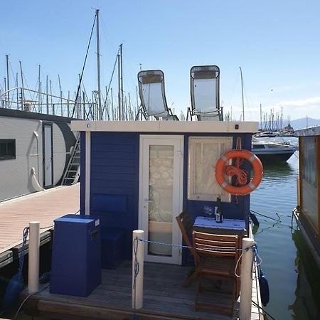 Готель Houseboat Кальярі Екстер'єр фото